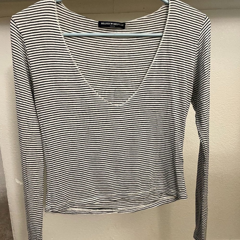 Brandy Melville • Long Sleeve • One Size • Semi Cropped • Black & White